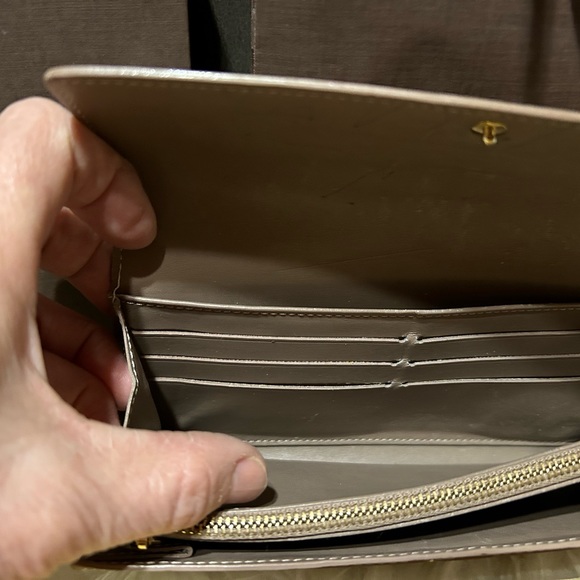 Authentic Louis Vuitton Sarah Beige Poudre Wallet - Picture 7 of 13